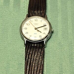 New Battery 1986 Timex Quartz Watch  W Cell Korea 34 - White Dial Black Leather